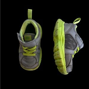 🍀Nike Gray and Green Sneakers with Velcro Strap